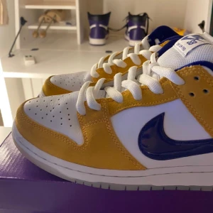 Nike SB Dunk Low - Laser Orange - Storlek: US 9  Skick: 9/10 använt 2 gånger  Köp från Stockx  Box ingår  Fler bilder kan skickas på begäran 