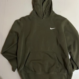 Nike huvtröja - Säljer Nike huvtröja i bra skick storlek L. Pris ej hugget i sten.