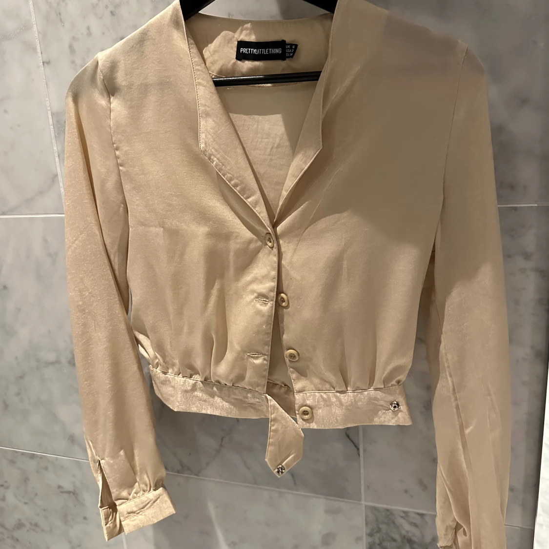 Blus prettylittlething