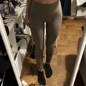 Lululemontights - Jättefina tights från lululemon, storlek 4 som motsvarar S