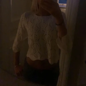 Stickad tröja - Säljer denna superfina stickade tröjan med trekvarts ärmar! 