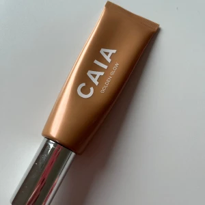 Caia liquid highlighter golden glow - Endast testad. Nypris: 295 :-