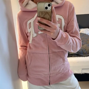 Lurvig gap sup hoddie!!! - Ett riktigt kap! Snabba dig o köp! Denna kofta är otroligt fin! Köpare står för 🚚 