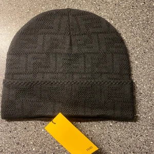 Fendi mössa - Fendi mössa riktigt bra kvalite 