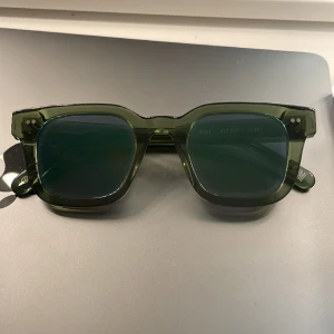 Solglasögon  - Gröna chimis med spegelglas som är helt slutsålda och kommer inte tillbaka i lager Använda fåtal gånger🤭 (Modell #004)