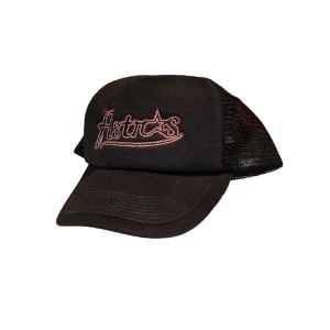 Truckerkeps - Truckerkeps i bra skick. Jag har aldrig använt den. Skriv vid frågor eller funderingar!