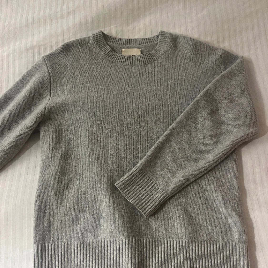 Grå stickad tröja  - 90