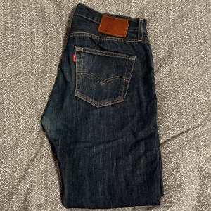 Levi’s jeans 501 - Tja, säljer mina Levi’s jeans i storlek 30/30. De är i 8/10 skick utan några defekter. Skriv gärna i pm om ni har frågor.😁