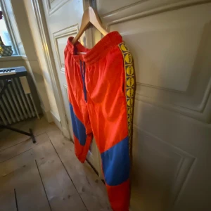 Lidl tracksuit - En Lidl tracksuit i storlek L på tröjan och M på byxorna