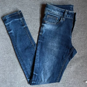 Jeans - Använda ett fåtal gånger.