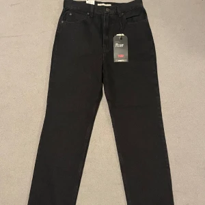 Levis jeans  - 51. Hej! Säljer nu dessa helt nya Levis jeans. Nypris 1499