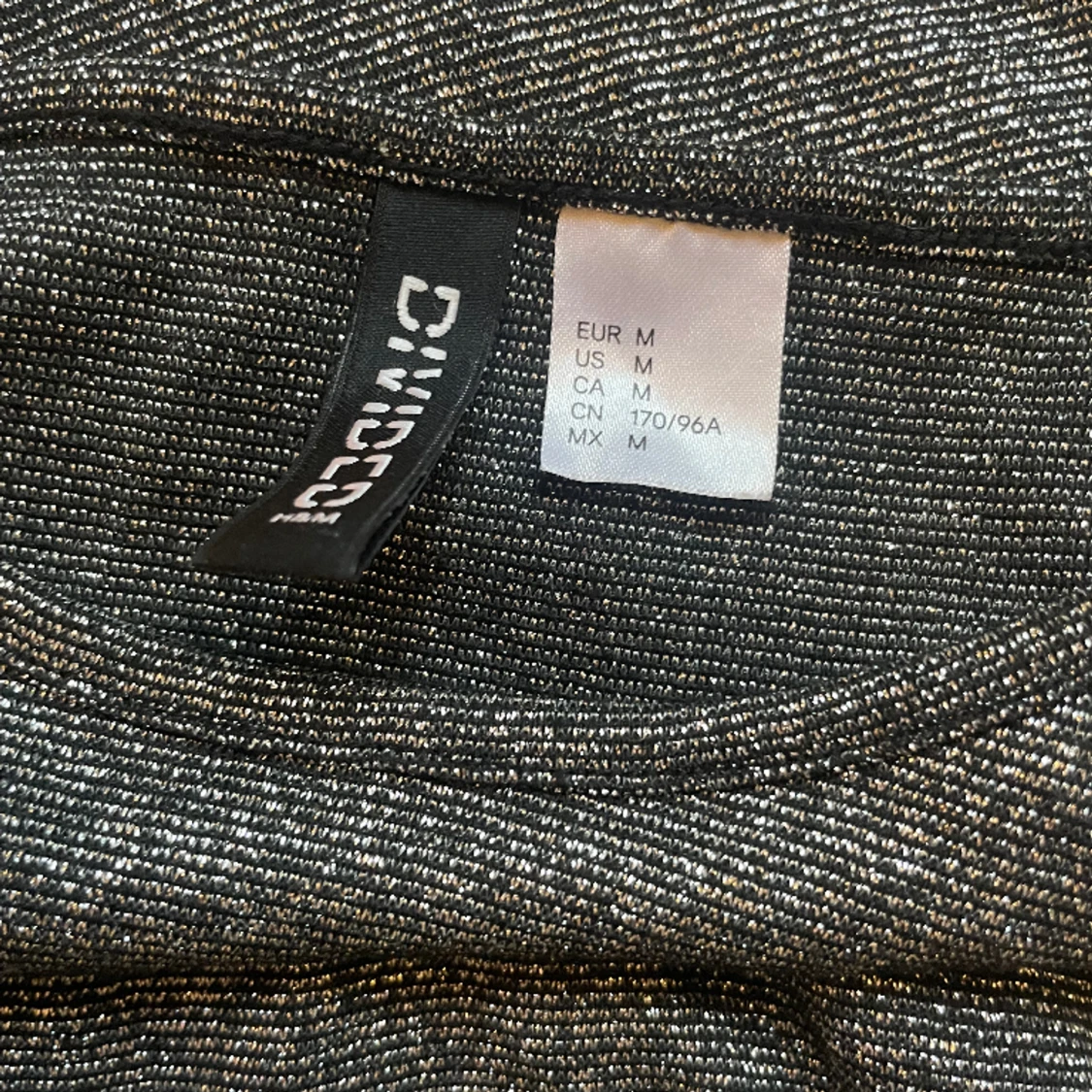 Glittrigt linne  - 90