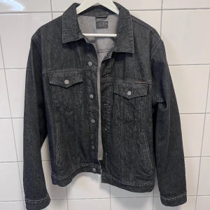 Nudie jeans jacka - Enbart testad Storlek L Nypris 1500