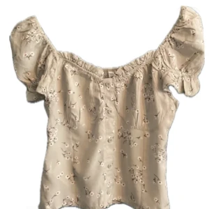 COTTAGECORE TOPP - Jättefin ljusgrön topp med blommigt mönster!💕Bra kvalite och väldigt söt också från FBsister🎀