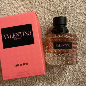 Valentino parfym, 50 ml - Knappt använd, 50ml. Ny pris 1250.