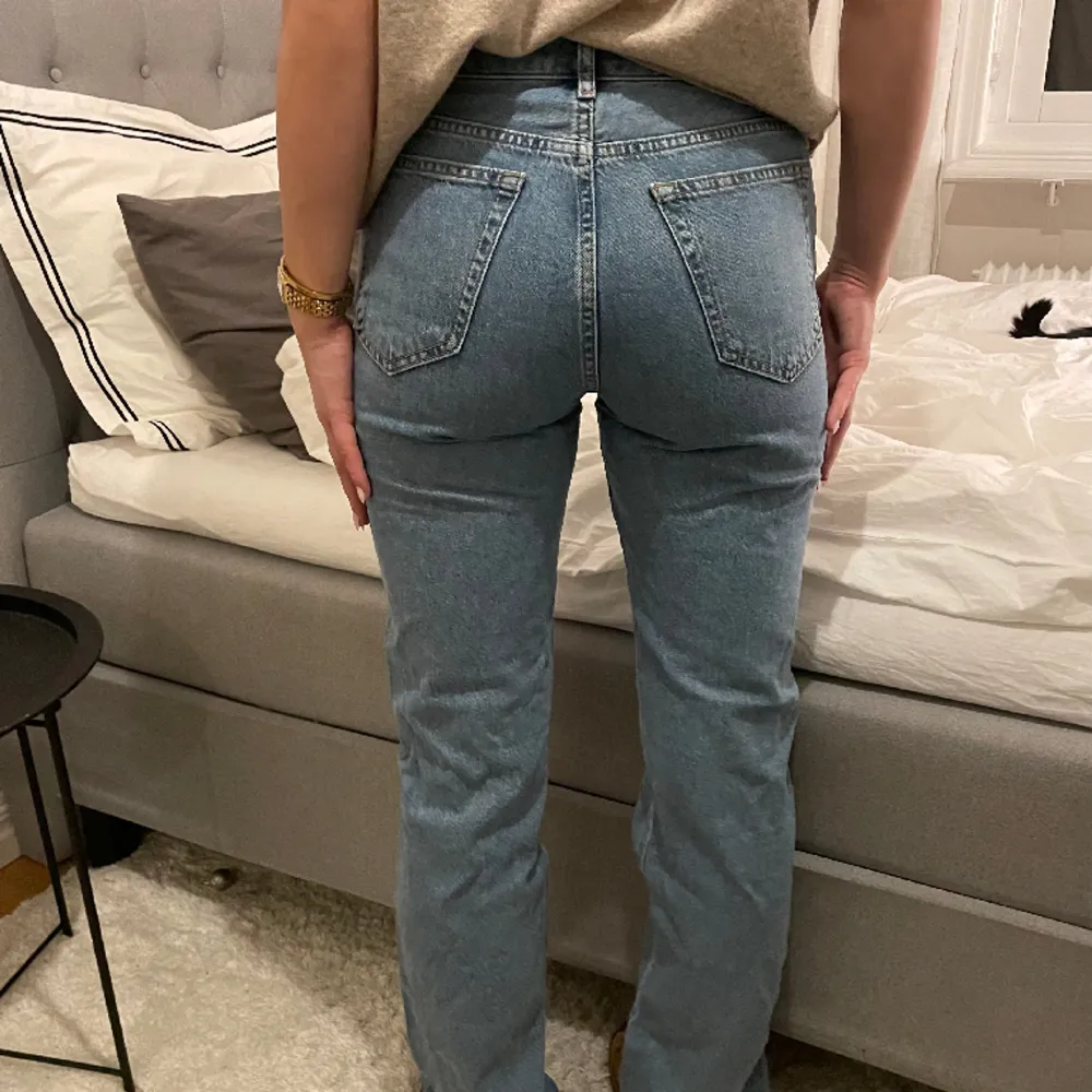 Dessa snygga jeans är från bik bok i storleken ”size 26, length 32”. Jag säljer dessa gör snygga jeans då de inte längre används.. Jeans & Byxor.