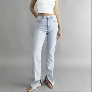 Fina jeans från Gina med slit, köpta för 499kr