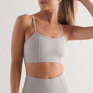 Aimn träningstopp - Träningstopp i linne från aimn. I väldigt bra skick då den är använd max 2 gånger, storlek M. (Lånad bild)