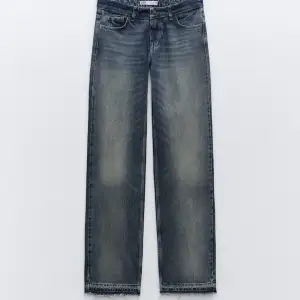 Lågmidjade jeans från zara! Slutsålda❤️ Tyvärr för små för mig men skitsnygga!