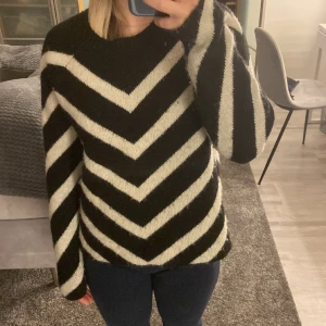 Stickad tröja  - Den är i bra sick 