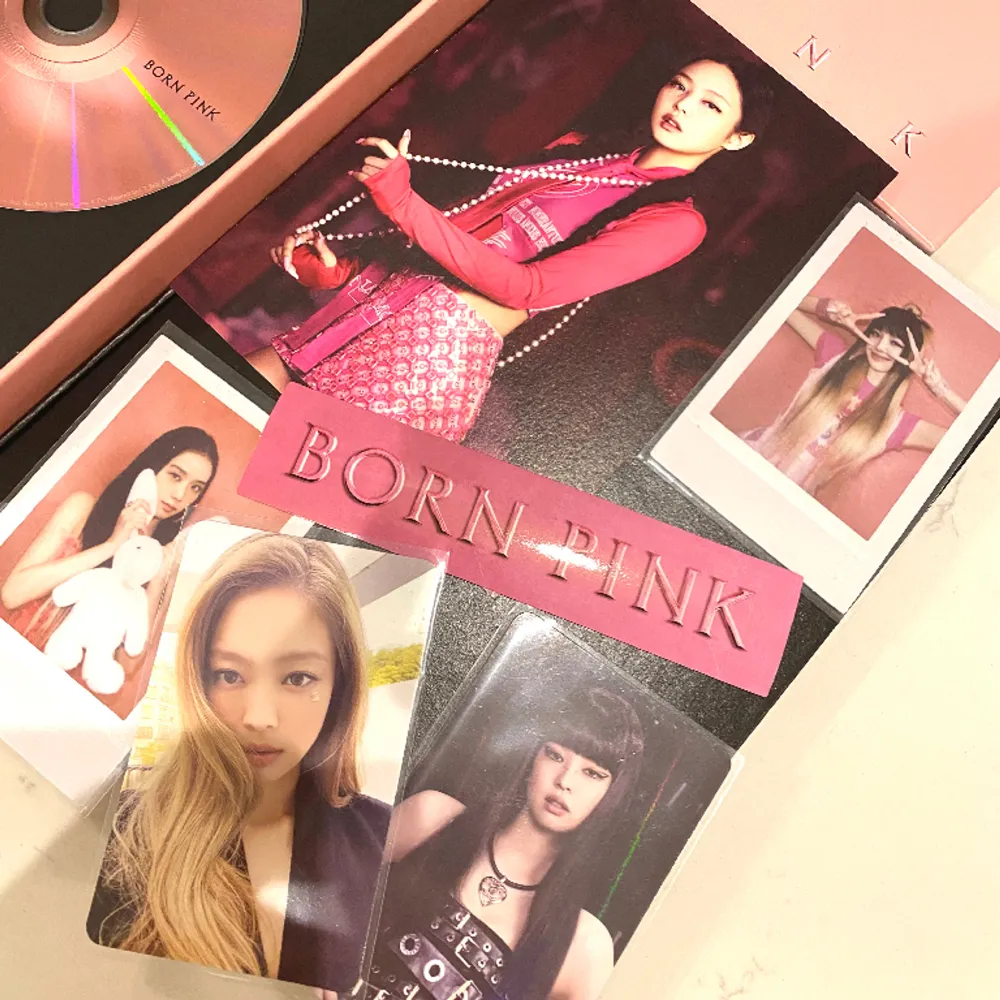 Jag säljer detta Blackpink album för endast 250kr! (nyskick) . Övrigt.