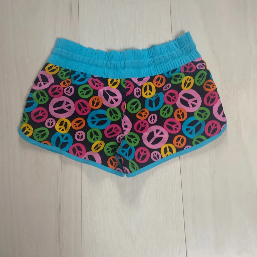 Badshorts i strl xxs. Fina till sommaren, bra skick, knappt använda.. Shorts.