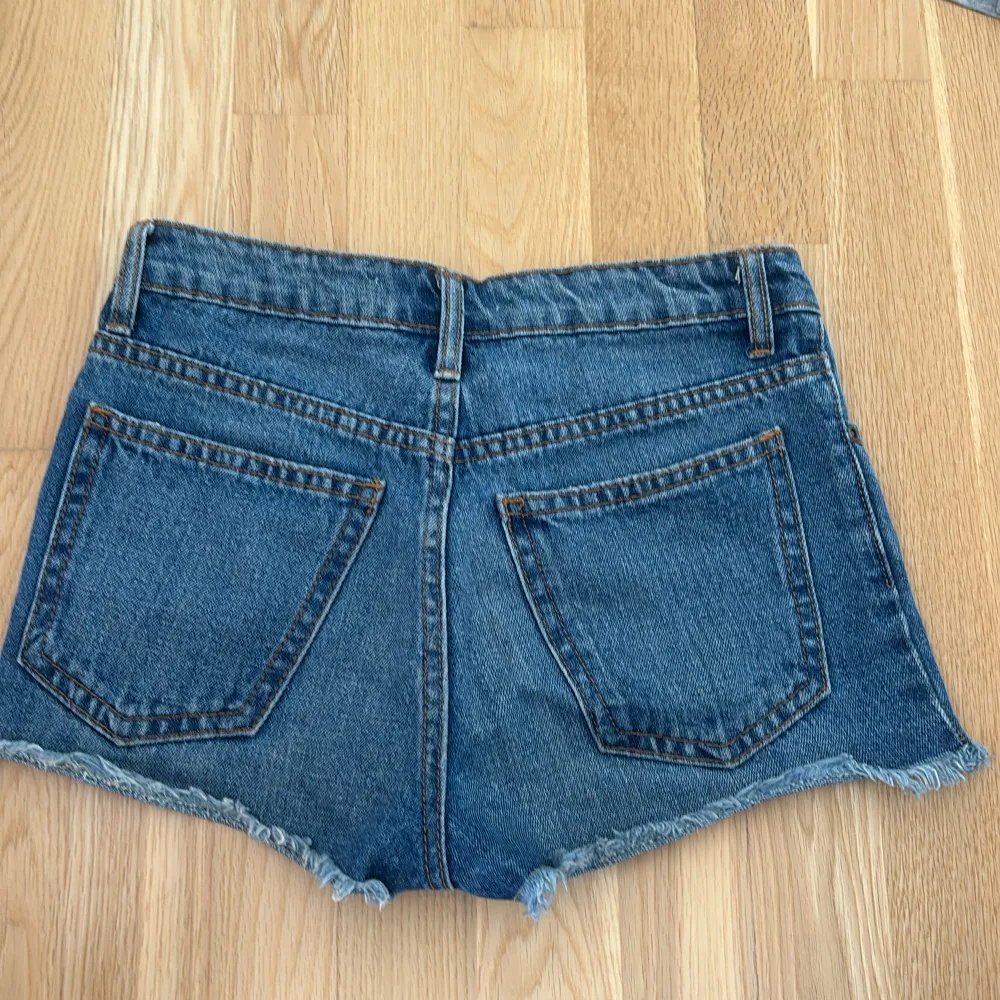 Blå jeansshorts från C denim. Storlek 32. Shorts.