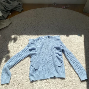 Gammal Lindex tröja  - Bra skick dock använd men inget som syns. Skriv om mer bilder och frågor