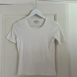 Fin vit topp - Fin tshirt från Pearl i stl Xs. Vid frågor kom privat❤️