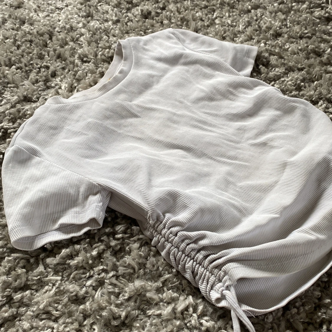 En vit ribbad jätte fin tröja från Gina tricot!  - 91