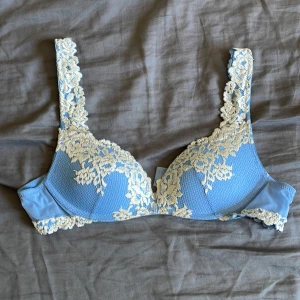 Intimissimi push up BH - Har använt 1 gång, då jag insåg att den var för liten för mig. Väldigt fin