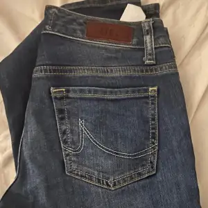 Ny köpa jeans,köpte för liten storlek och är för sent att sicka tillbaka💕