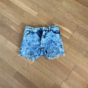 Ett par shorts som tyvärr är för små - Bra skick 