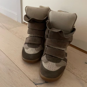 Isabel Marant skor  - Skorna är i fint men använt skick, strl 37