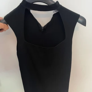 Zara topp - Säljer min fina zara topp! Storlek xs/s. Hör av dig om du är intresserad. Köparen står för frakten🩷