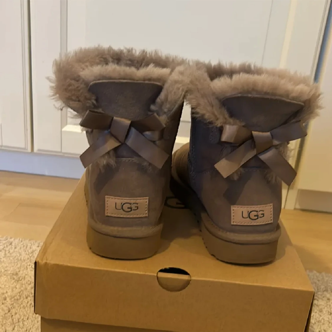 Uggs  - 90