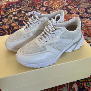 Axel Arigato - Chunky sneakers från Axel Arigato. Använda en gång men var för små, är som nya. Nypris 2000kr