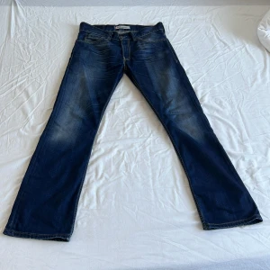 Straight Levis Jeans - Levis 506 jeans med snygg tvätt.  Cond 8/10