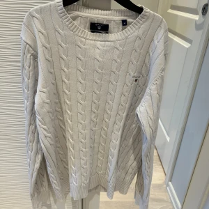 Gant tröja  - Vit gant tröja i mycket bra skick som inte används längre. Skriv för mer info