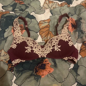 Intimissimi Bh❣️ - Säljer denna intimissimi bh då den ej passade❣️ Helt ny därefter inga deffekter, aldrig använd bara testad. 💞💞Högsta bud kan köpa direkt ❣️