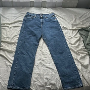 Replay jeans - Regular fit storlek 166cm aldrig använda då jag simpelt bara inte gilla dem köpta för 950kr