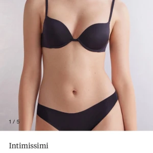 Bh - Ny skick och aldrig använt. Storlek 75B men liten i storlek. Köpt på intimissmi för 440kr. Pris kan diskuteras. Inga returer