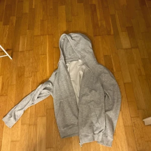 Ziphoodie  - Bra skick och nästan aldrig använd
