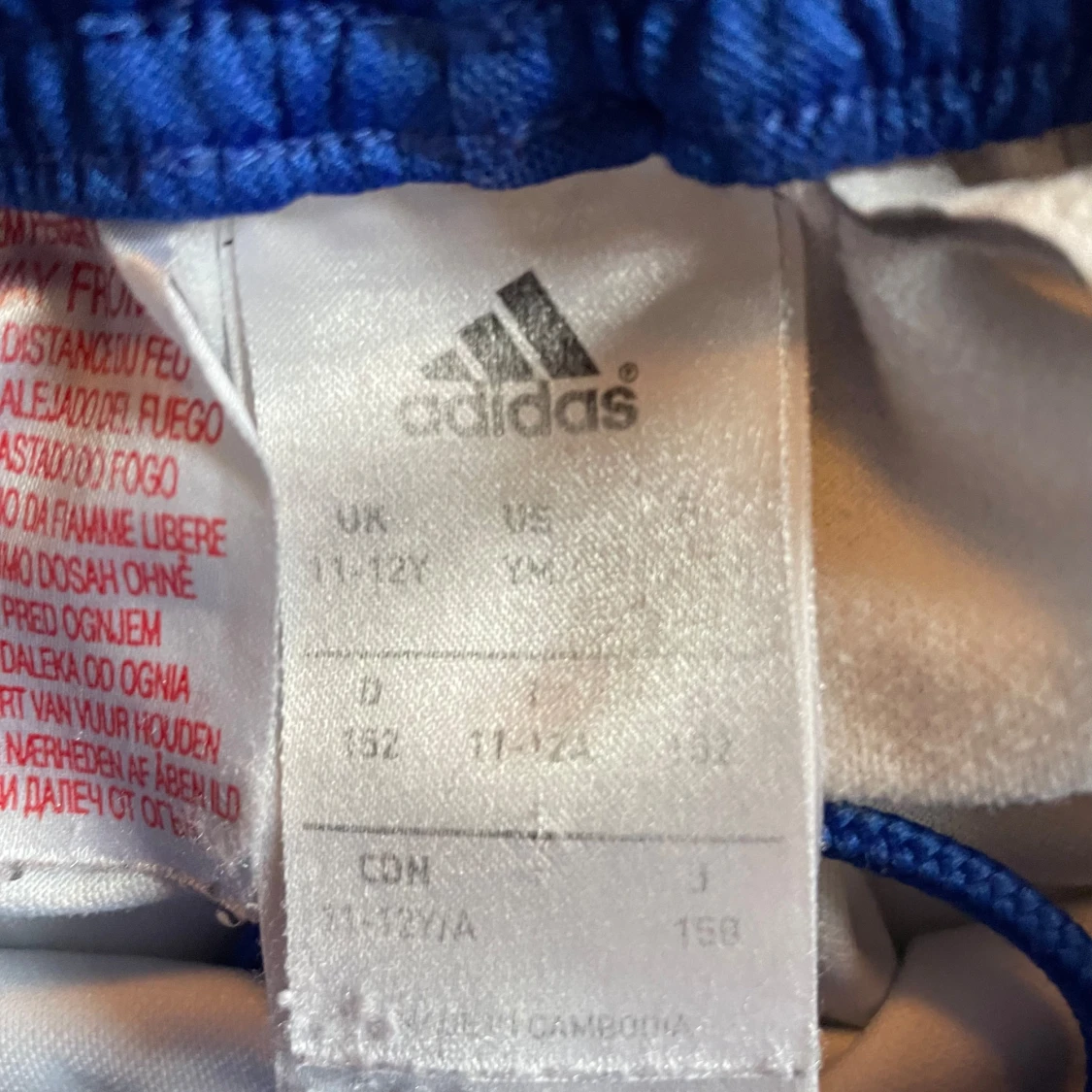 Adidas shorts i storlek 152 - 91