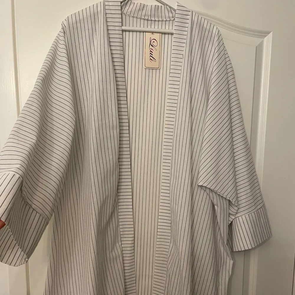 Helt ny kimono abaya i linnen material . Klänningar.