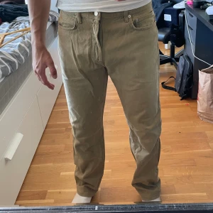 Bruna Jeans - Bruna jeans, aldrig använt dem. Nyskick 