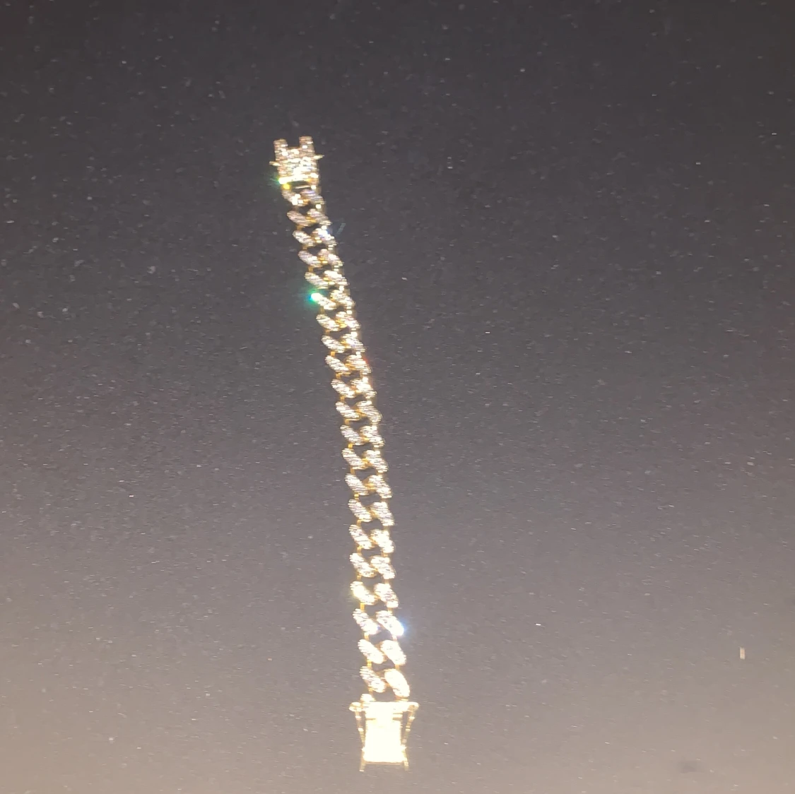 Hej säljer ml. Guld Armband  