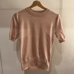 säljer denna jättesöta rosa tröjan från  Saint Tropez då den inte kommer till användning💕 använd ett fåtal gånger och är i storlek XS💕🥰❤️