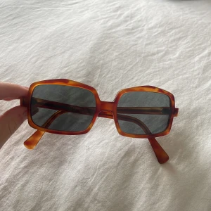 Solglasögon  - Köpta vintage men fint skick