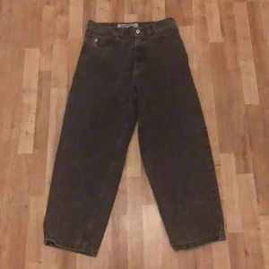 Polar big boys - Säljer mina polar big boys nu efter länge andning dom har varigt riktigt bra byxor men nu måste jag sälje dom för dom är för korta för mig, dom är lite nött längst ner vid benet som syns på bild 2 annars i bra skick och riktigt ömtåliga💯💯💯